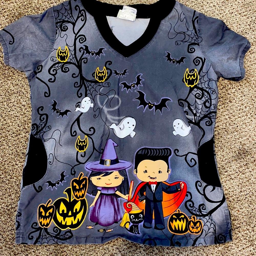Size MEDIUM Uniform Advantage Halloween Scrub Top